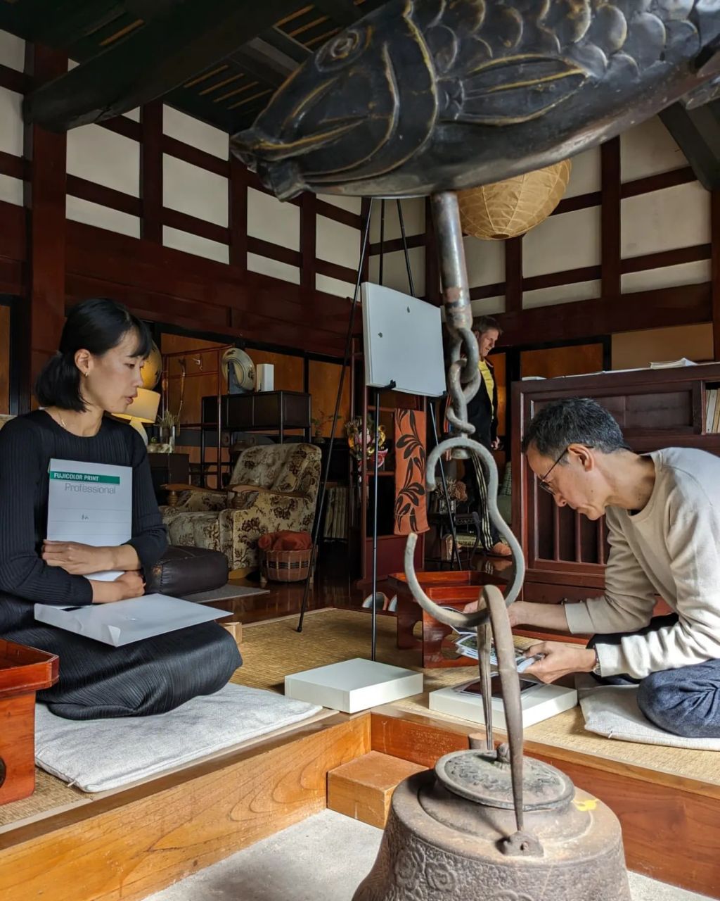 大槻さん、展示打合せ中